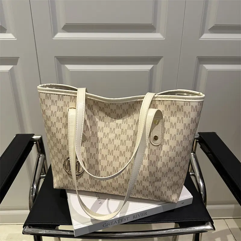 Large Capacity Women's Trendy Shoulder Bag 2025 - Image 7