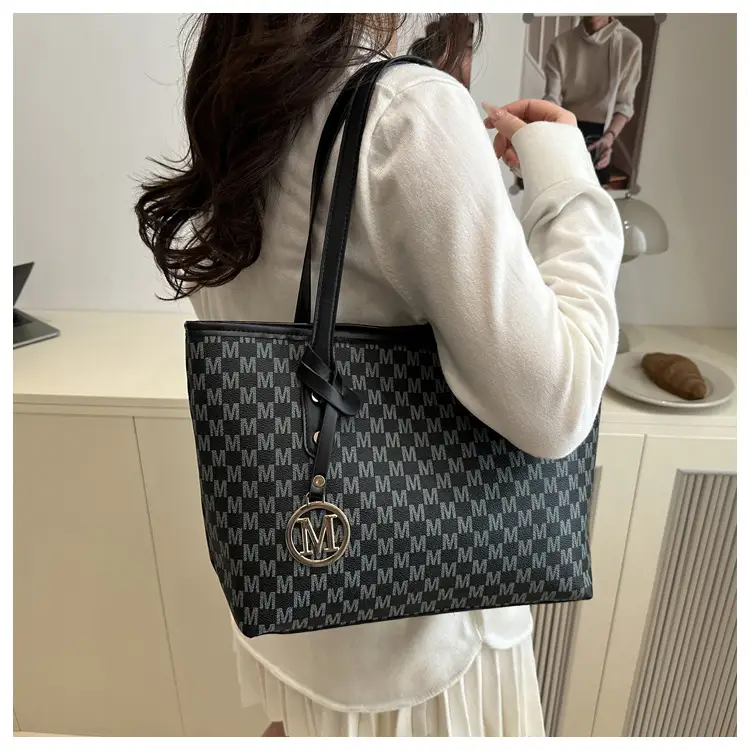 Large Capacity Women's Trendy Shoulder Bag 2025 — feature 11