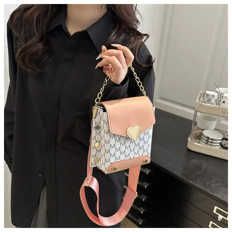 Pink Gold Chain Shoulder Bag for Women 2025 — feature 11