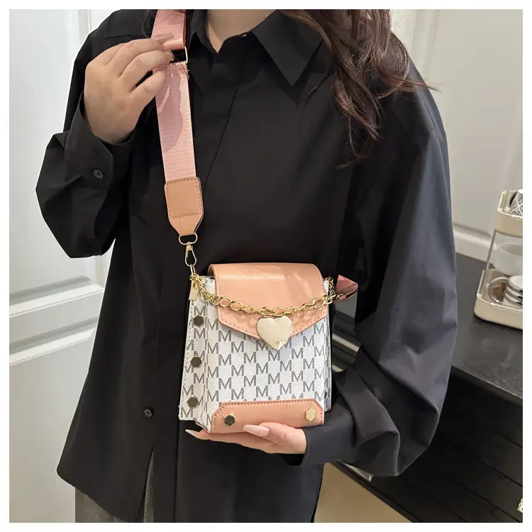 Pink Gold Chain Shoulder Bag for Women 2025 — feature 12