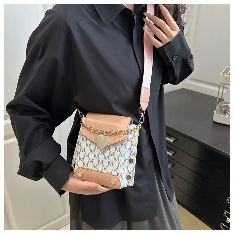 Pink Gold Chain Shoulder Bag for Women 2025 — feature 13