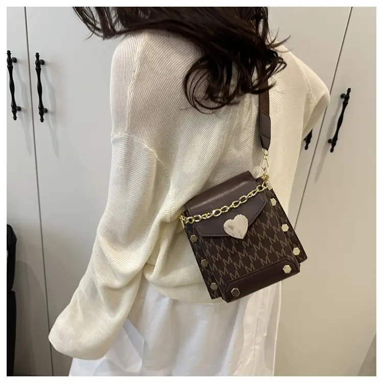 Pink Gold Chain Shoulder Bag for Women 2025 — feature 19