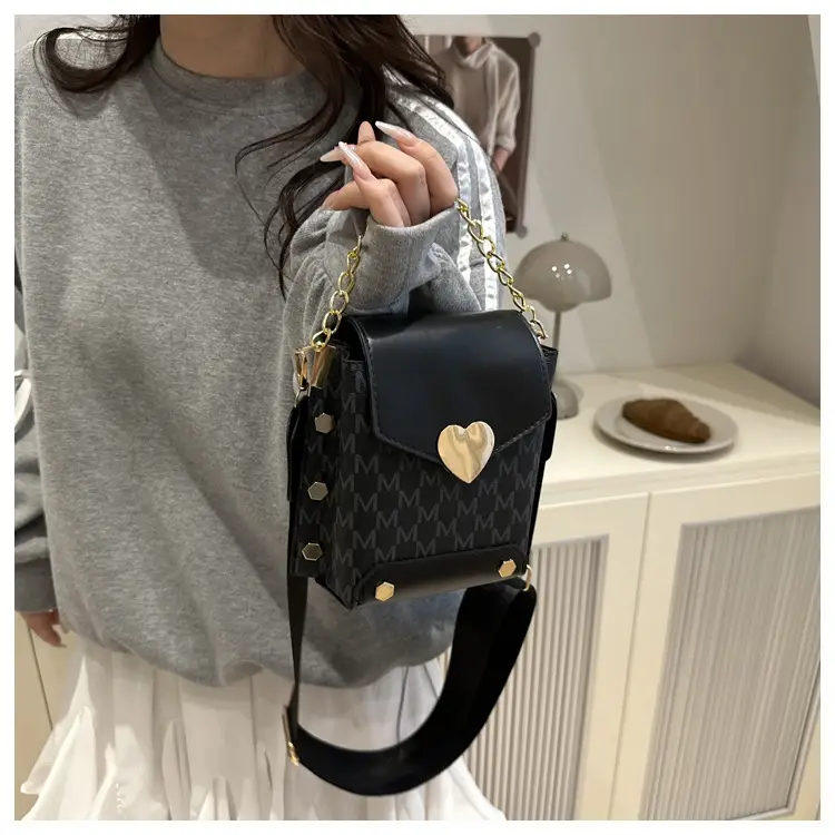 Pink Gold Chain Shoulder Bag for Women 2025 — feature 20