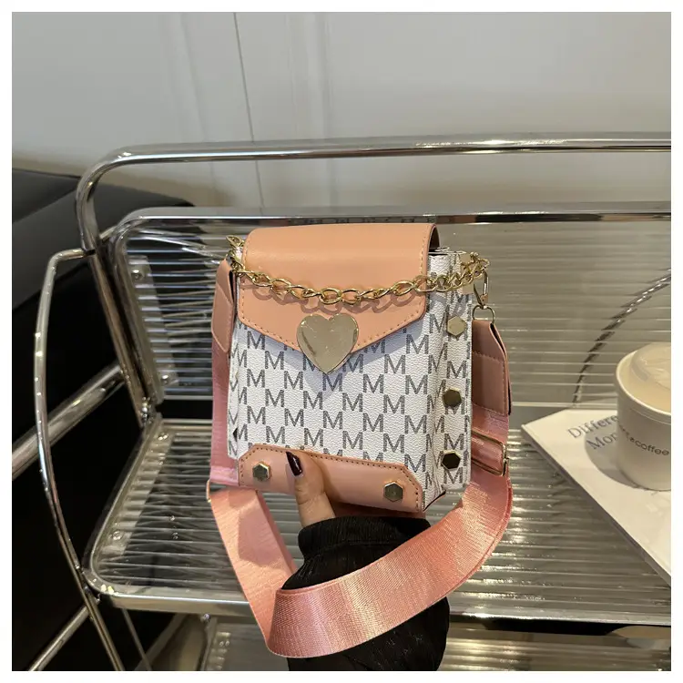 Pink Gold Chain Shoulder Bag for Women 2025 — feature 23