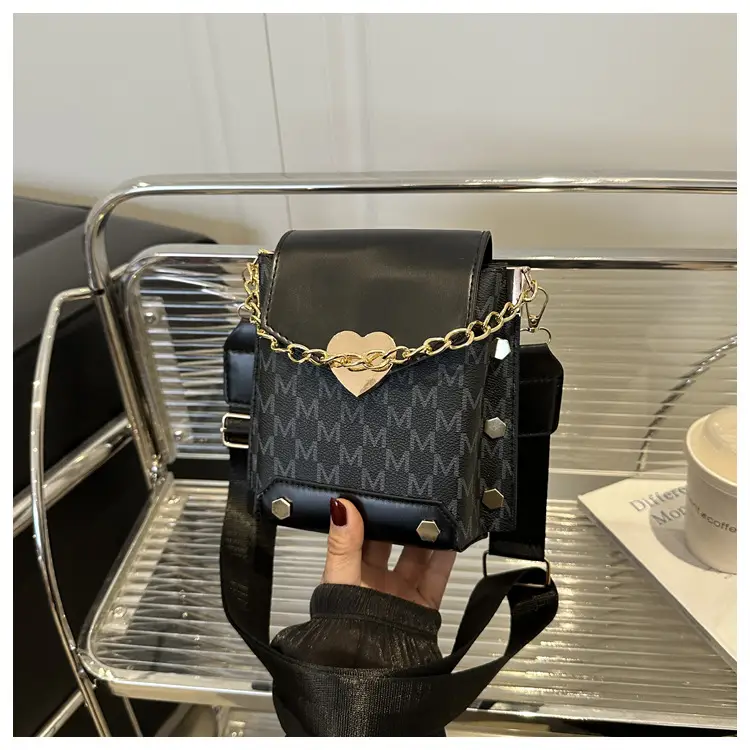 Pink Gold Chain Shoulder Bag for Women 2025 — feature 25