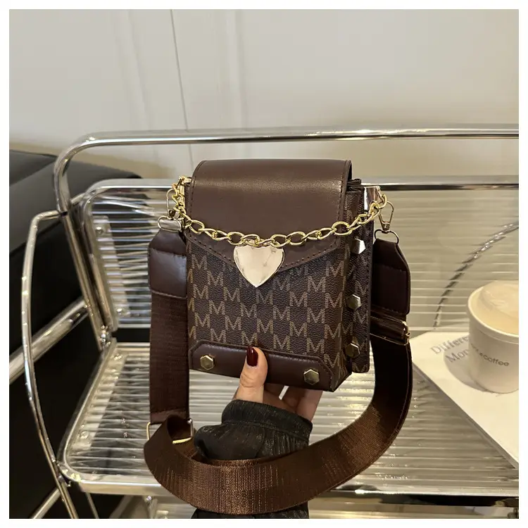 Pink Gold Chain Shoulder Bag for Women 2025 — feature 27