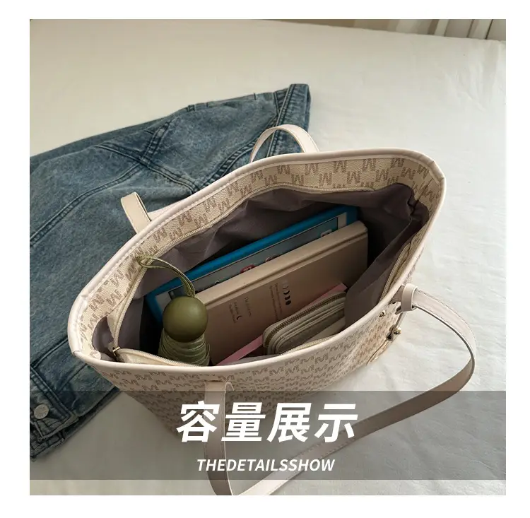 Women's Printed Underarm Bag with M-Logo — feature 7