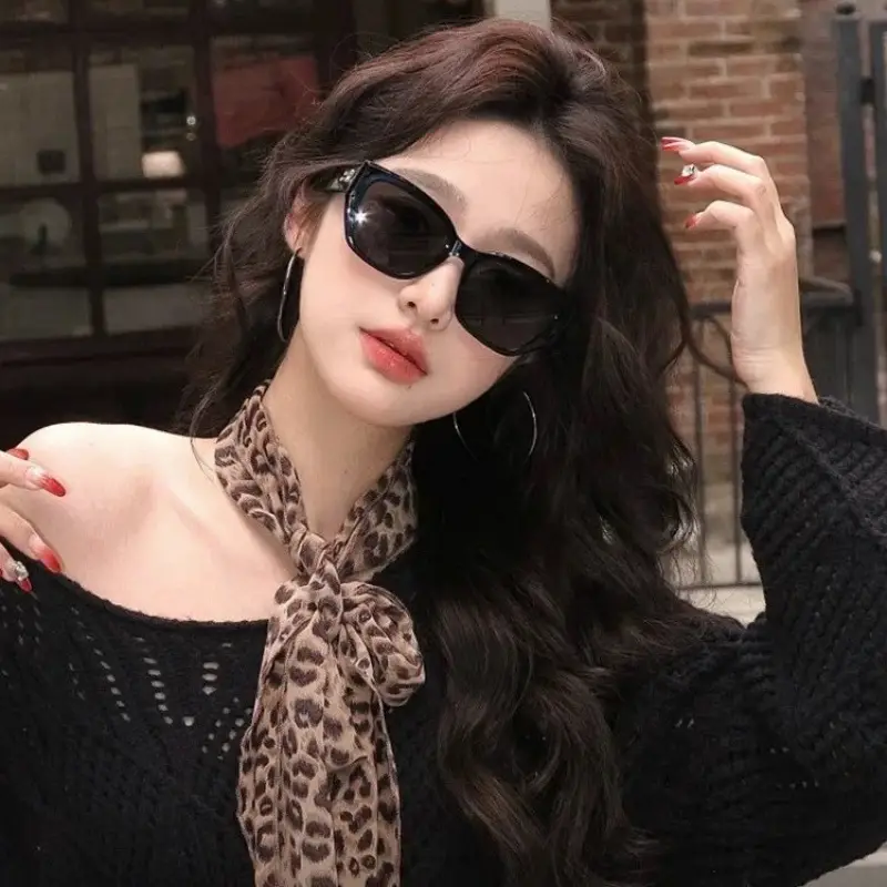 Retro Cat-Eye Sunglasses Black Brown Tinted 2025