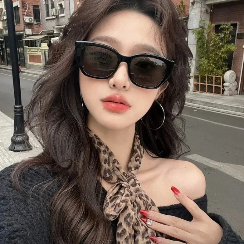 Retro Cat-Eye Sunglasses Black Brown Tinted 2025