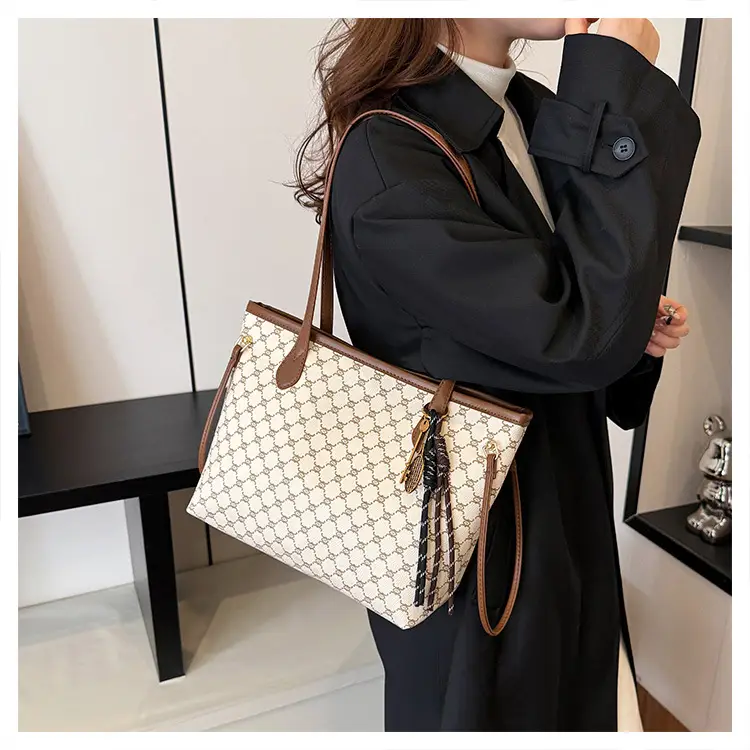 2026 Trendy Tote Bag with Vintage Print & Leather Handles — feature 13