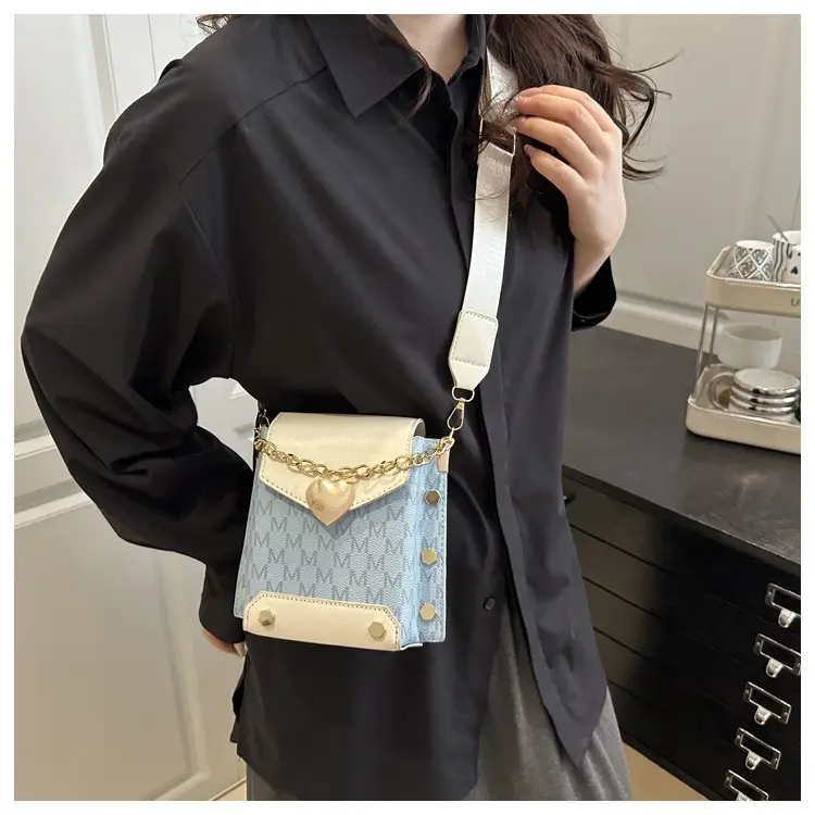 Women's Letter Print Mobile Phone Bag Small 2025 — feature 10
