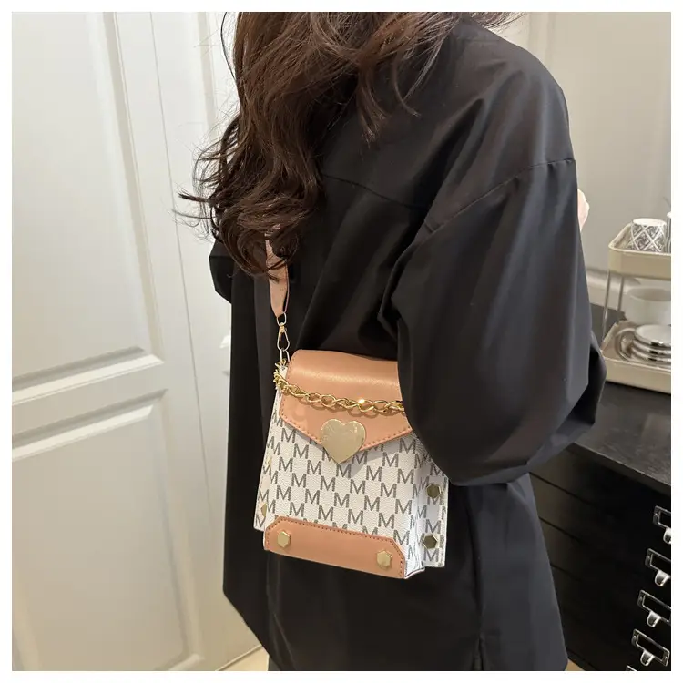 Women's Letter Print Mobile Phone Bag Small 2025 — feature 11