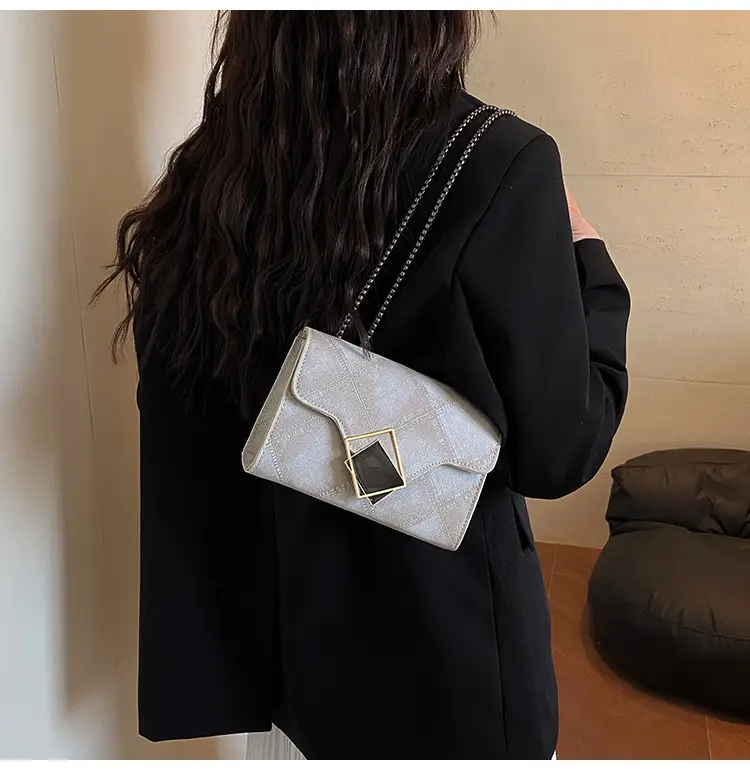 Women Retro Chain Crossbody Bag White 2025 — feature 10
