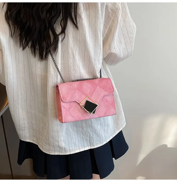 Women Retro Chain Crossbody Bag White 2025 — feature 6
