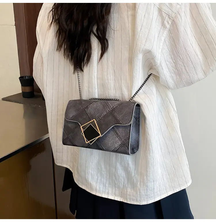 Women Retro Chain Crossbody Bag White 2025 — feature 9