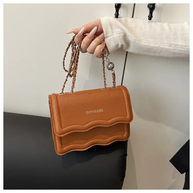 Women's White Square Chain Bag Light Luxury — feature 13