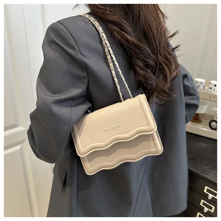 Women's White Square Chain Bag Light Luxury — feature 15