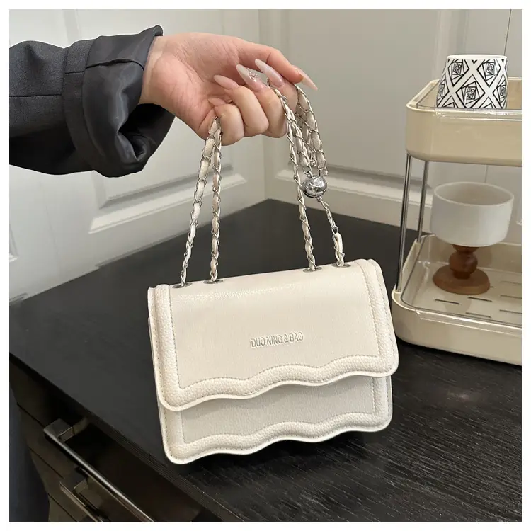 Women's White Square Chain Bag Light Luxury — feature 19