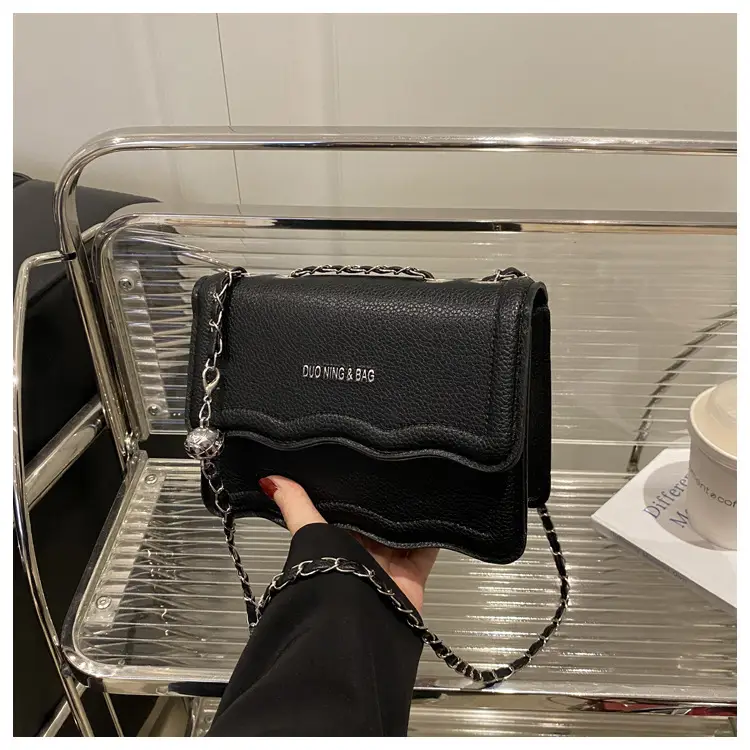 Women's White Square Chain Bag Light Luxury — feature 21