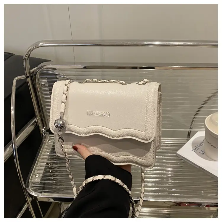 Women's White Square Chain Bag Light Luxury — feature 23