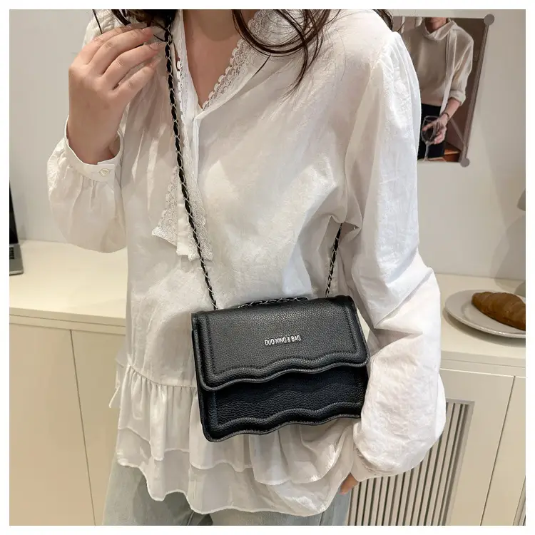 Women's White Square Chain Bag Light Luxury — feature 8