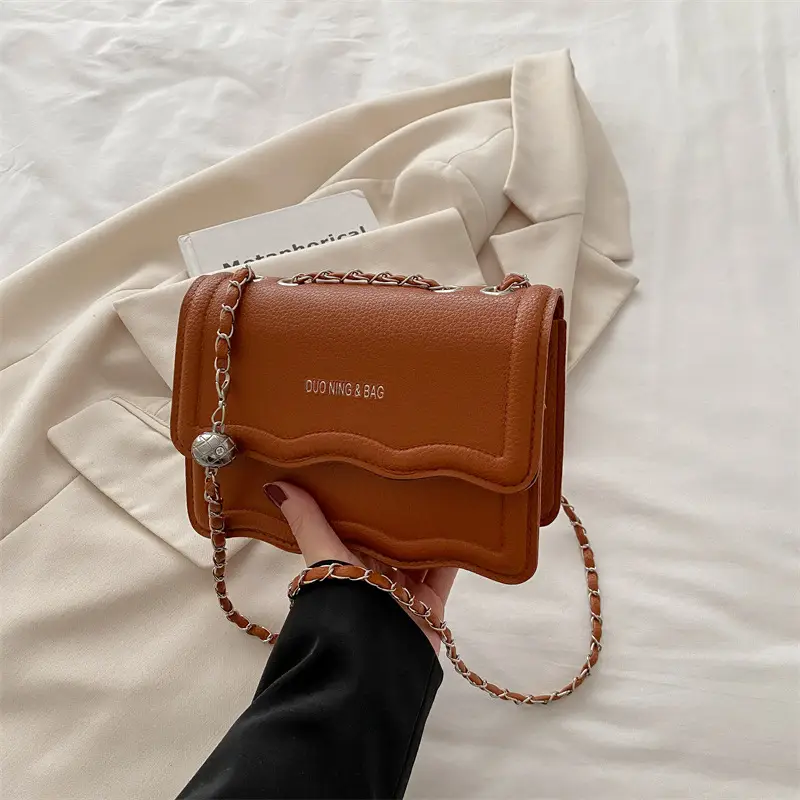 Women's White Square Chain Bag Light Luxury - Image 3