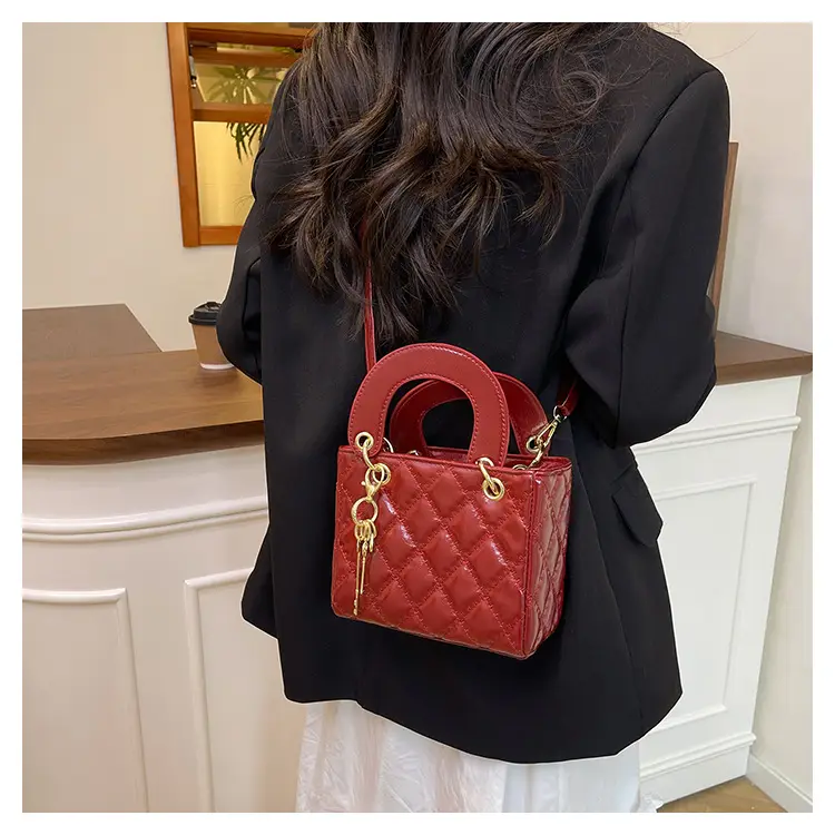 Quilted Embroidered Women's Shoulder Bag Beige Gold — feature 11
