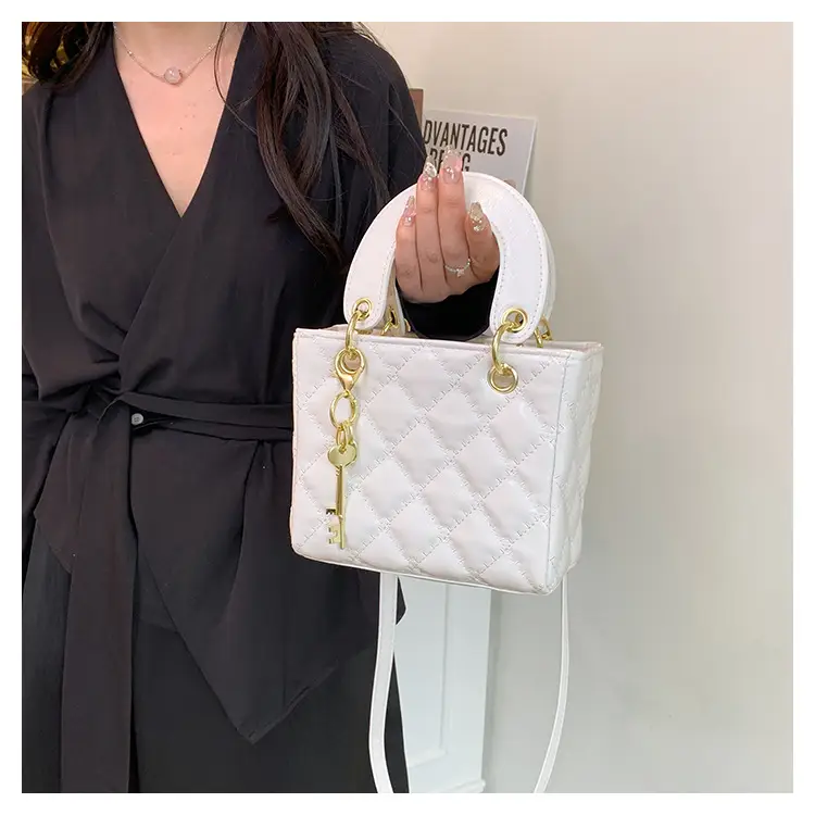 Quilted Embroidered Women's Shoulder Bag Beige Gold — feature 13