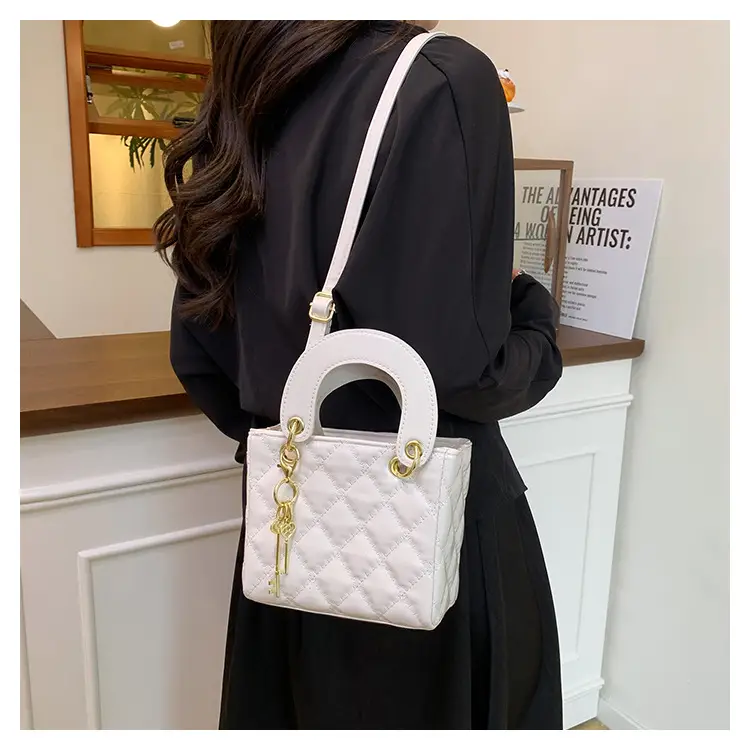 Quilted Embroidered Women's Shoulder Bag Beige Gold — feature 15