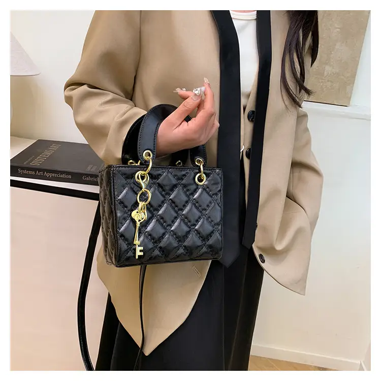 Quilted Embroidered Women's Shoulder Bag Beige Gold — feature 16