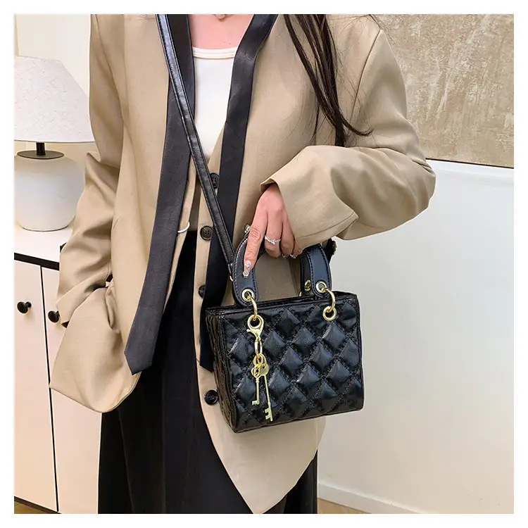 Quilted Embroidered Women's Shoulder Bag Beige Gold — feature 17