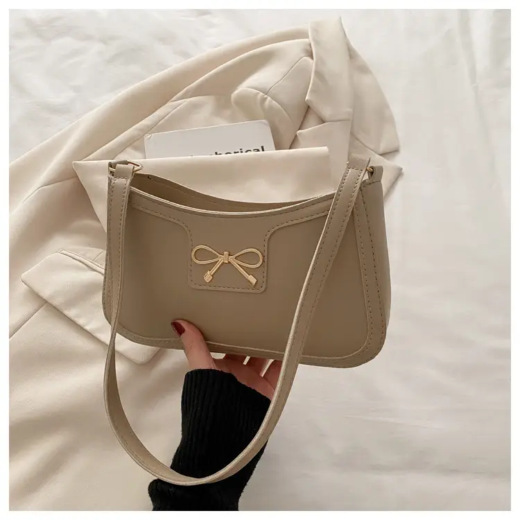 Elegant White Bow Shoulder Bag for Women - Image 4