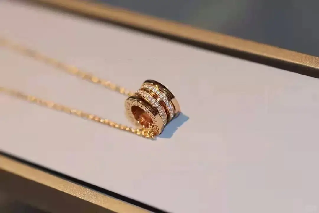 Plated Gold Ceramic Clavicle Necklace for Men Women — feature 10