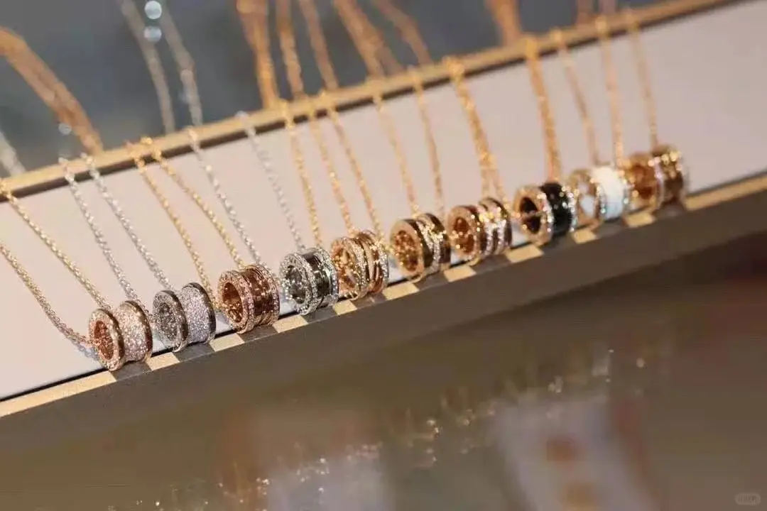 Plated Gold Ceramic Clavicle Necklace for Men Women — feature 2