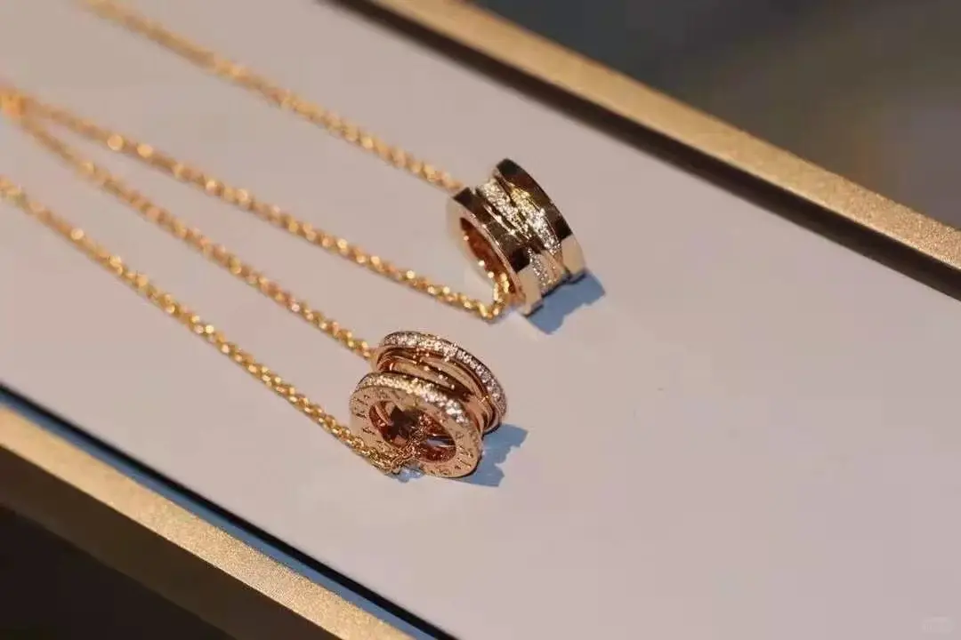 Plated Gold Ceramic Clavicle Necklace for Men Women — feature 9