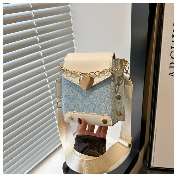 Crossbody Phone Bag for Women with Chain Strap — feature 11