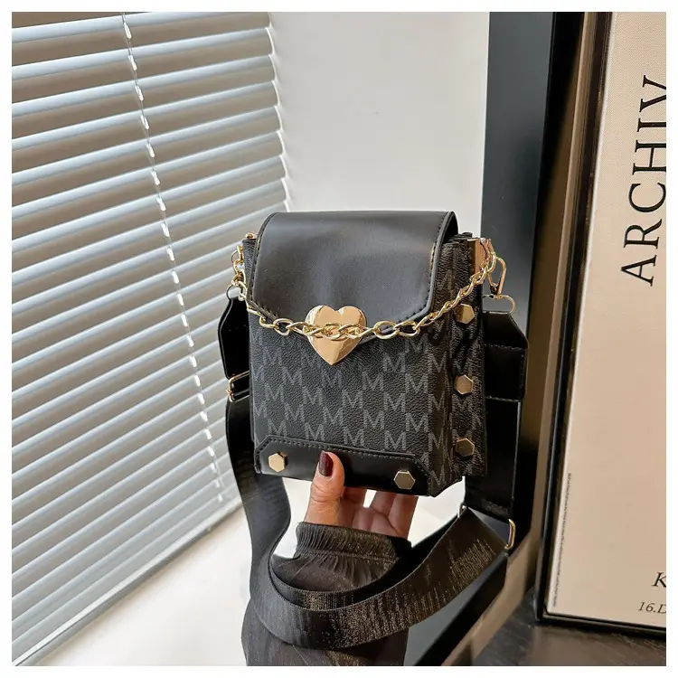 Crossbody Phone Bag for Women with Chain Strap — feature 12