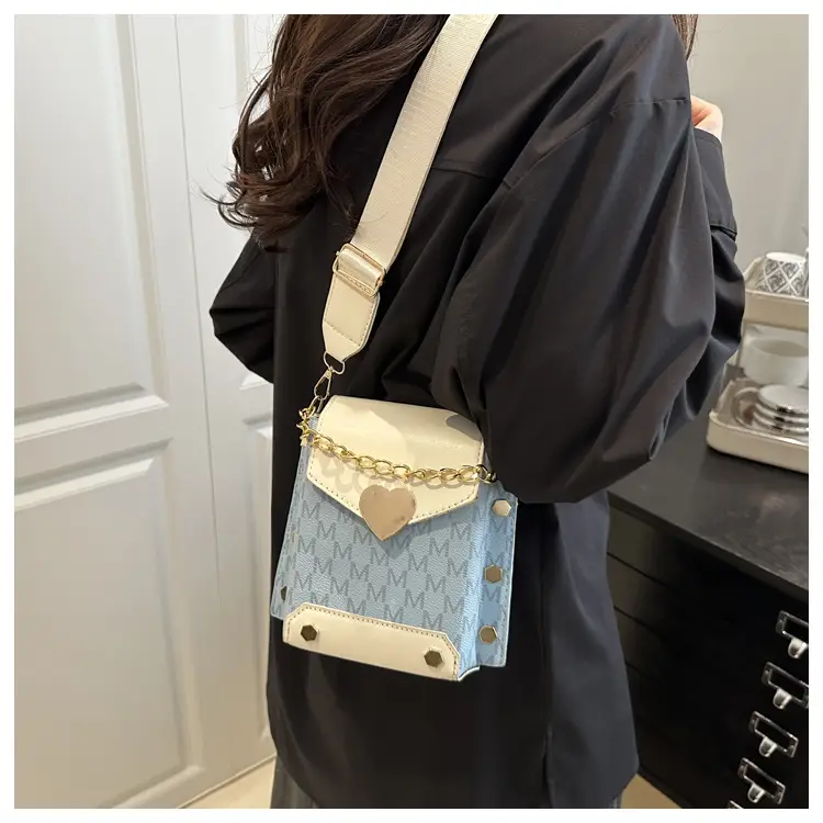 Crossbody Phone Bag for Women with Chain Strap — feature 15