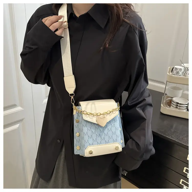 Crossbody Phone Bag for Women with Chain Strap — feature 16