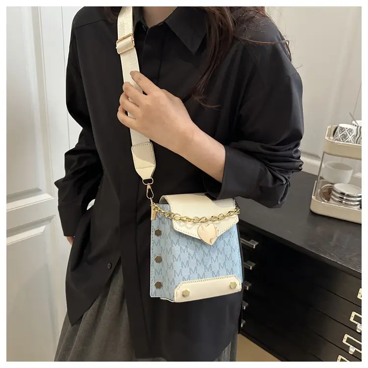 Crossbody Phone Bag for Women with Chain Strap — feature 17