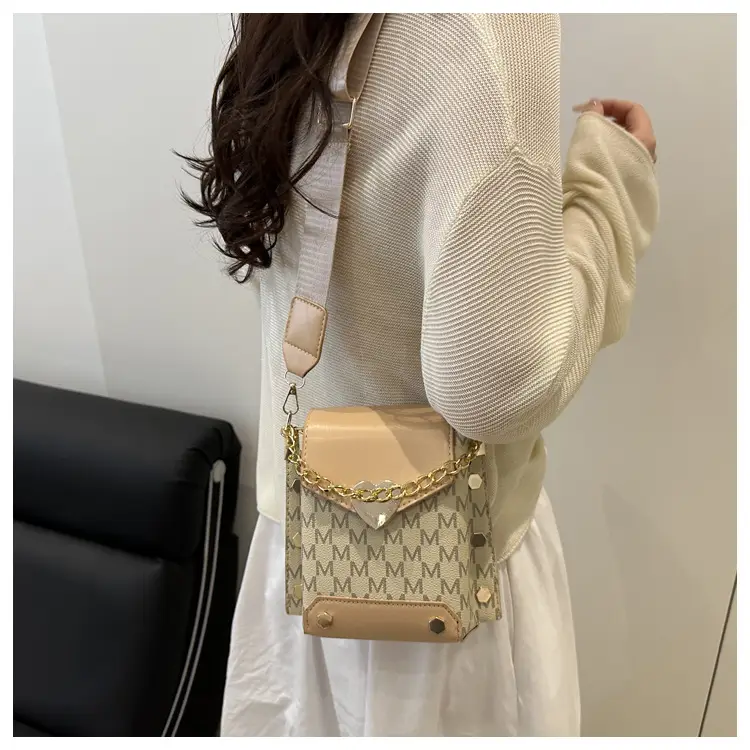 Crossbody Phone Bag for Women with Chain Strap — feature 23