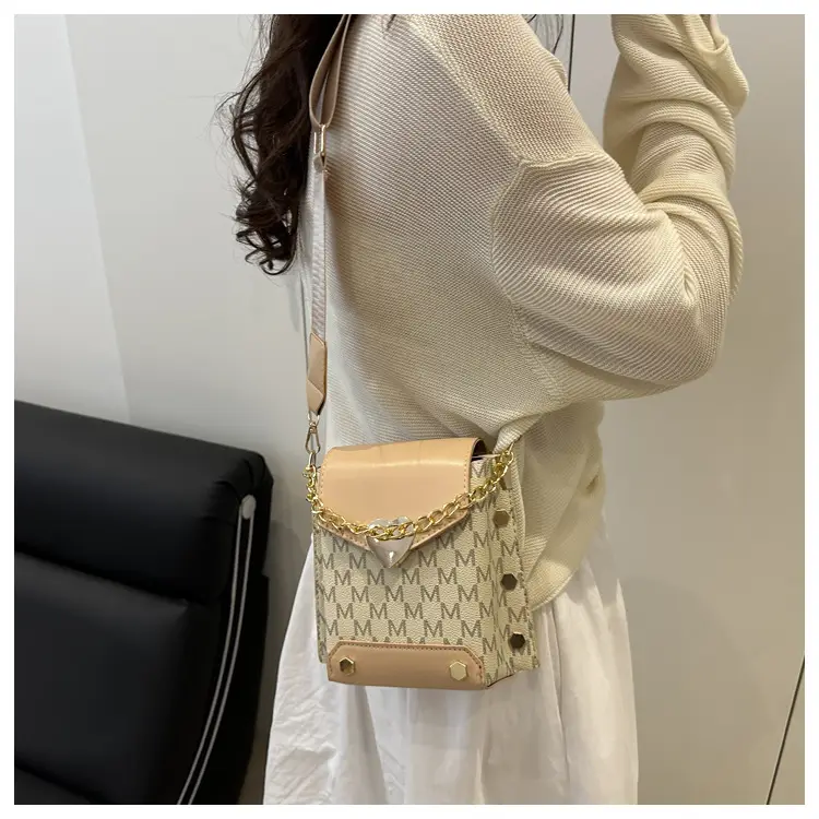 Crossbody Phone Bag for Women with Chain Strap — feature 24