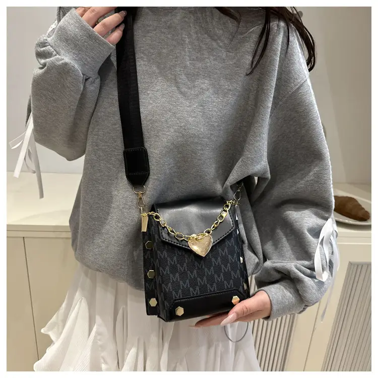 Crossbody Phone Bag for Women with Chain Strap — feature 31