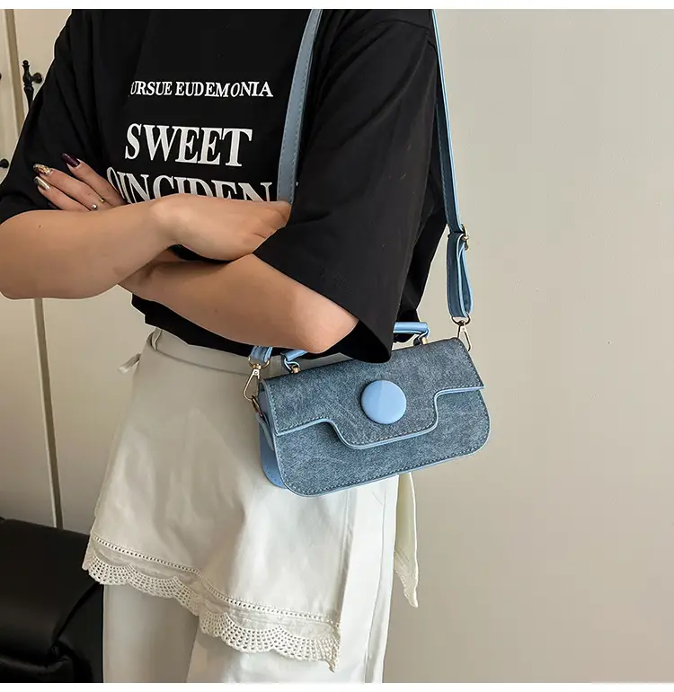 Women's 2025 Spring New Square Handbag with Pearl Chain — feature 8