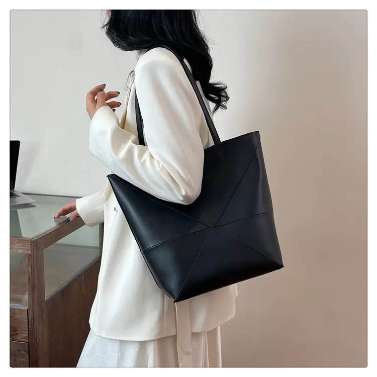 Customizable Large Capacity Leather Tote Bag with Logo — feature 10