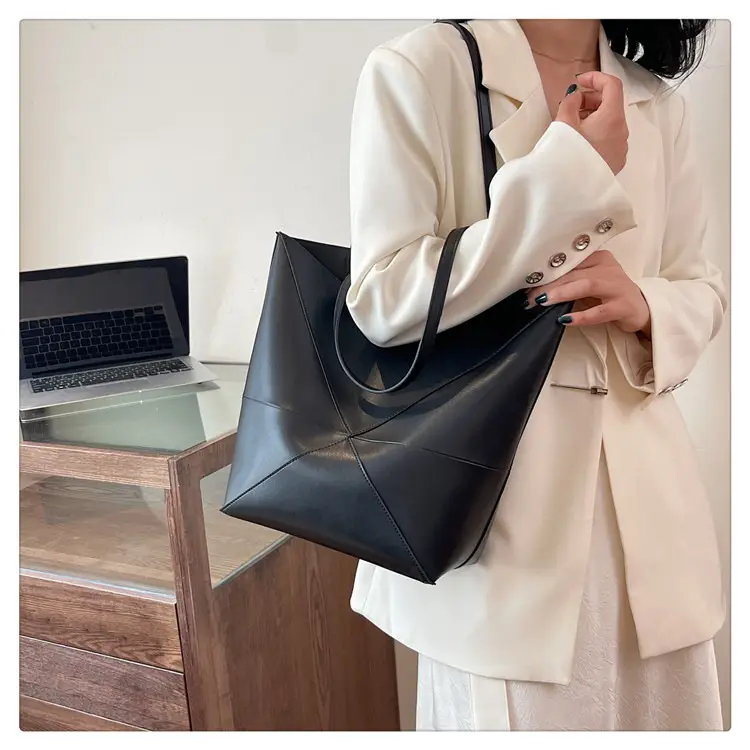 Customizable Large Capacity Leather Tote Bag with Logo — feature 11