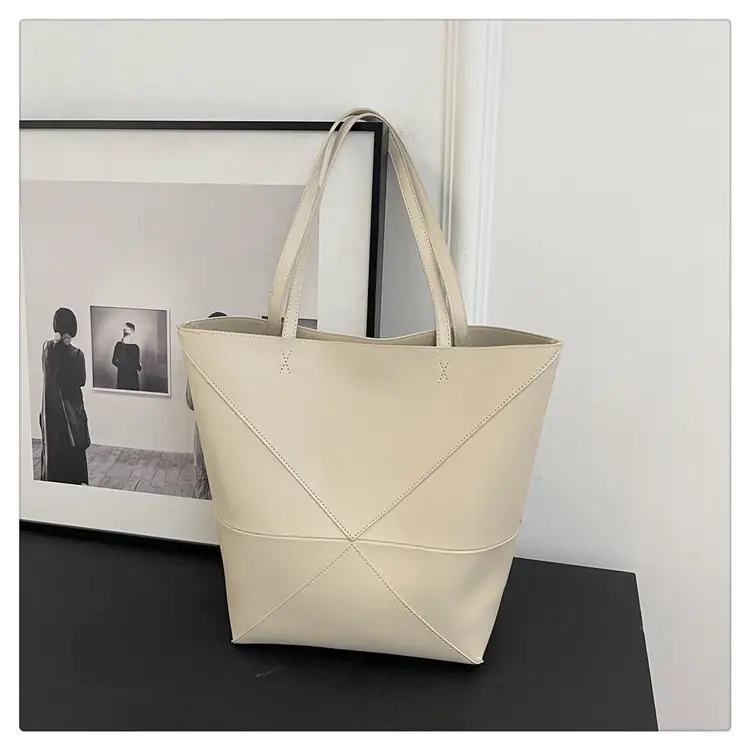 Customizable Large Capacity Leather Tote Bag with Logo — feature 14