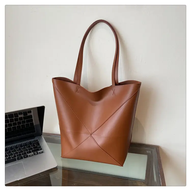 Customizable Large Capacity Leather Tote Bag with Logo — feature 15