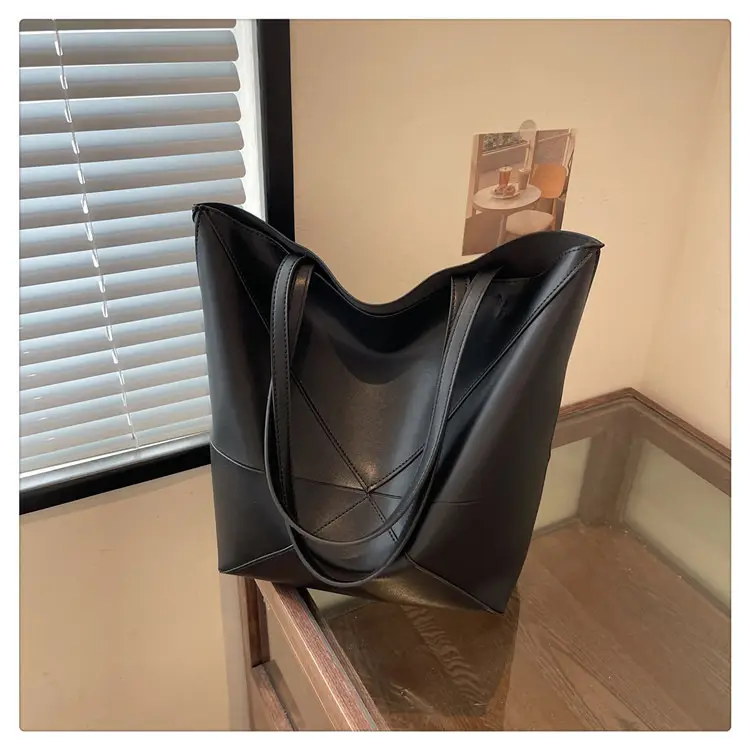 Customizable Large Capacity Leather Tote Bag with Logo — feature 16