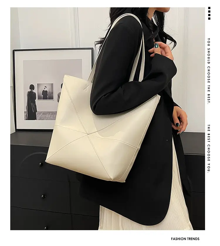 Customizable Large Capacity Leather Tote Bag with Logo — feature 2